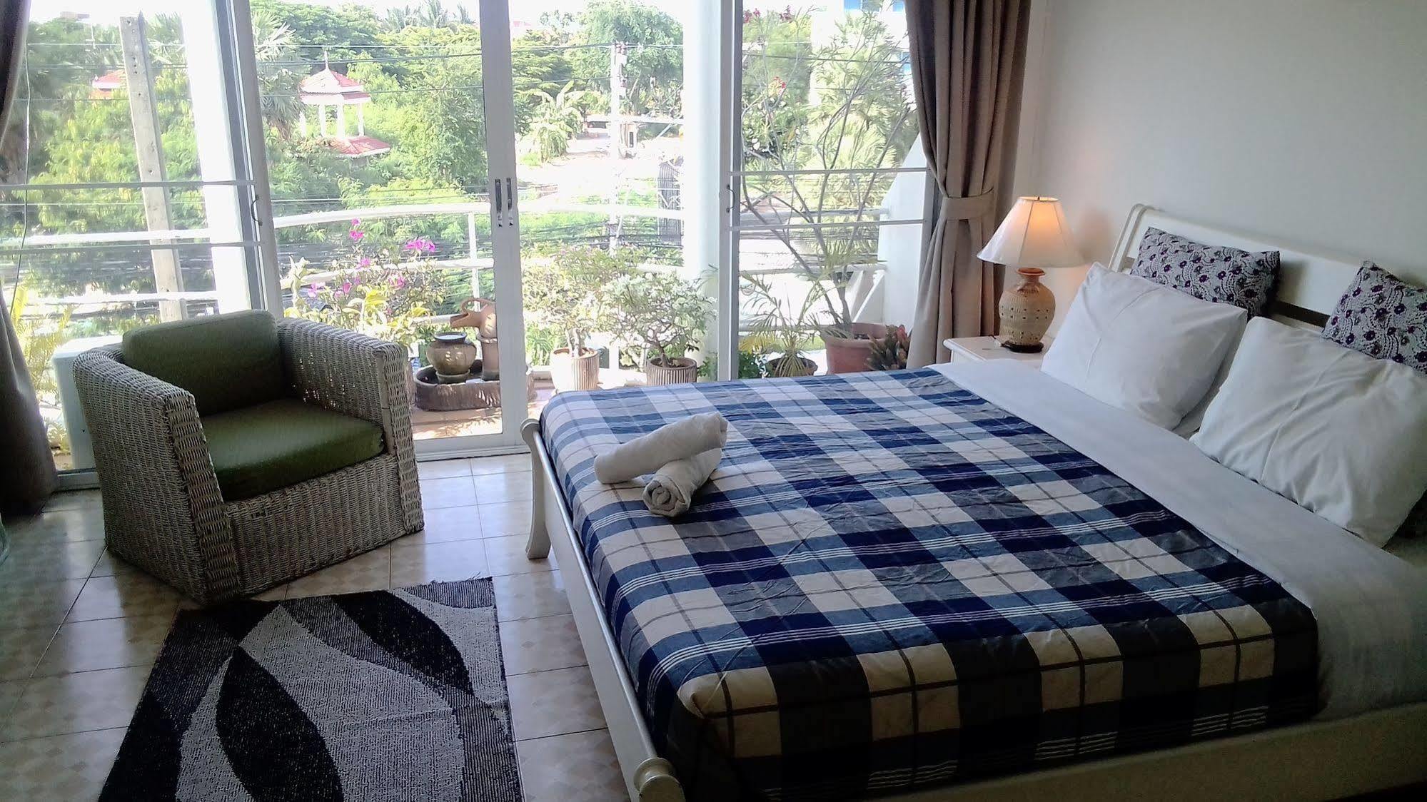 Corner Cafe Bed & Breakfast 후아 힌 외부 사진