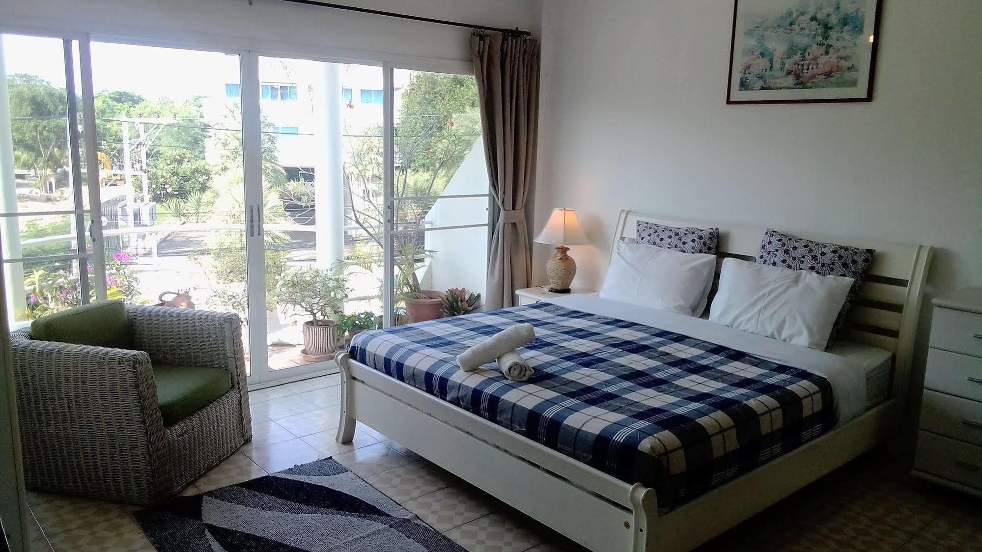 Corner Cafe Bed & Breakfast 후아 힌 외부 사진